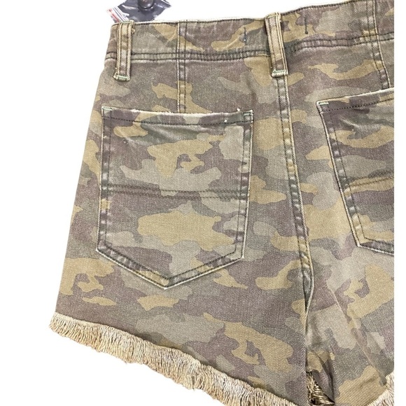 NWT FREE PEOPLE ARMY CAMO SHORTS  SZ 27CRVY BUTTON FLY HIGH WAISTED RAW HEM - Picture 7 of 15